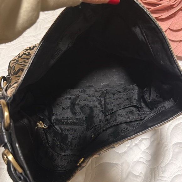 Michael Kors Large Shoulder Bag - Picture 6 of 9
